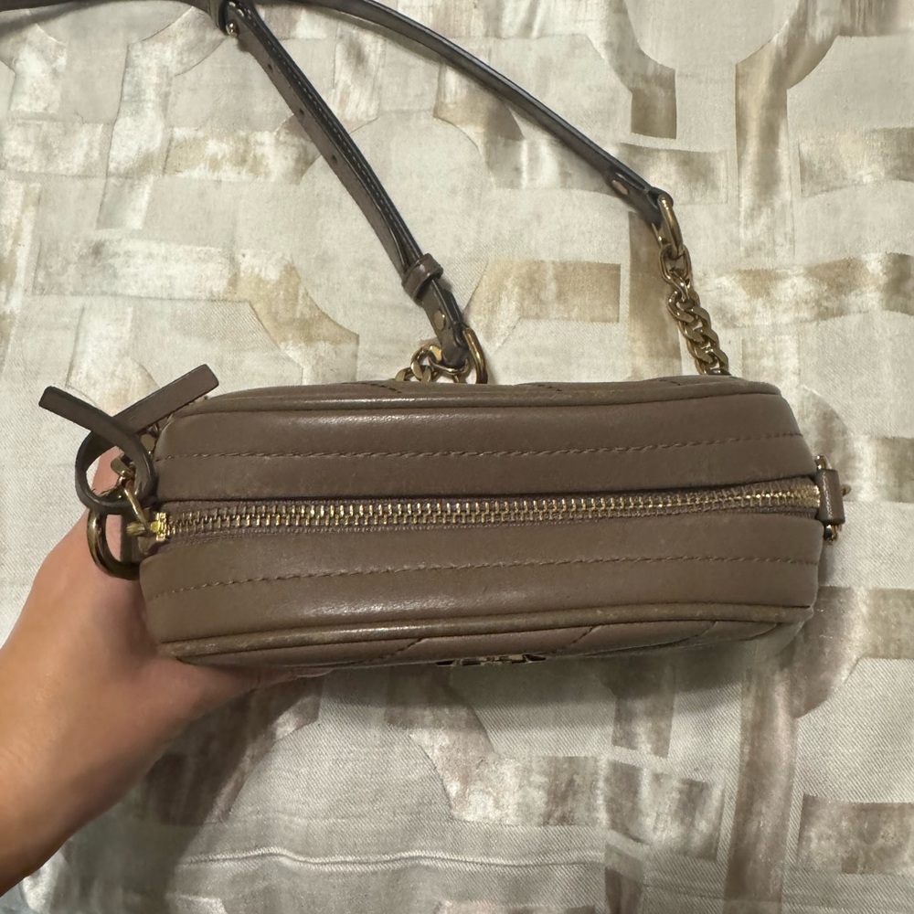 Tory Burch Kira Small Chevron Crossbody Camera Bag - Taupe - Picture 11 of 17